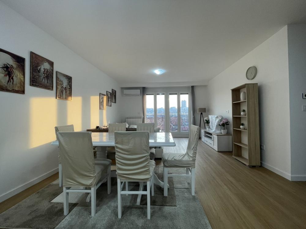 Luksuzan stan u novogradnji ID#1948