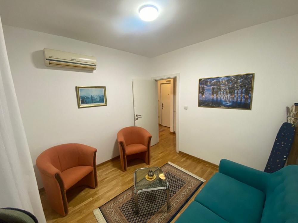 Izdavanje Kalenić pijaca-67m2 ID#2402 Izdavanje Kalenić pijaca-67m2 ID#2402