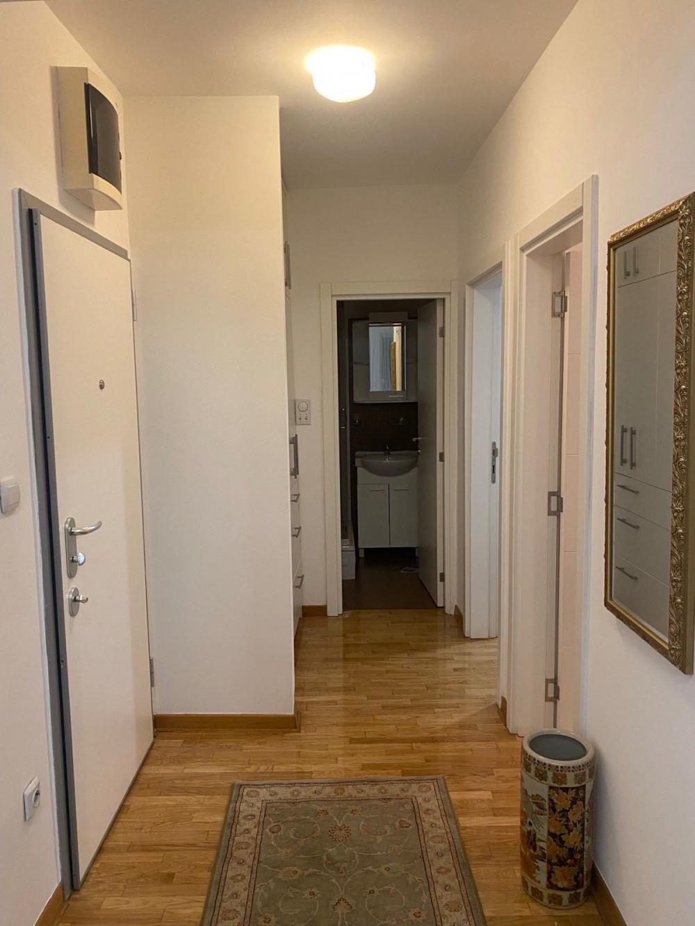 Izdavanje Kalenić pijaca-67m2 ID#2402 Izdavanje Kalenić pijaca-67m2 ID#2402