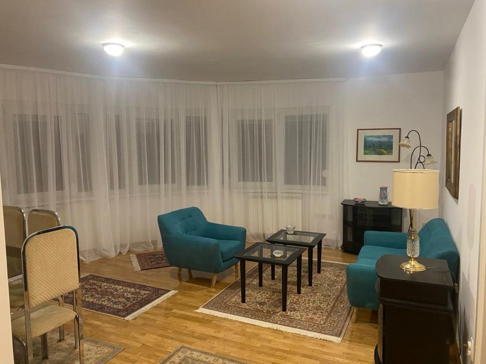 Izdavanje Kalenić pijaca-67m2 ID#2402 Izdavanje Kalenić pijaca-67m2 ID#2402