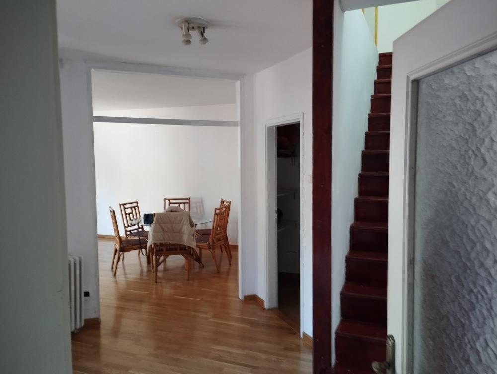 Izdaje se porodična kuća u nizu – Bežanijska kosa ID#2407