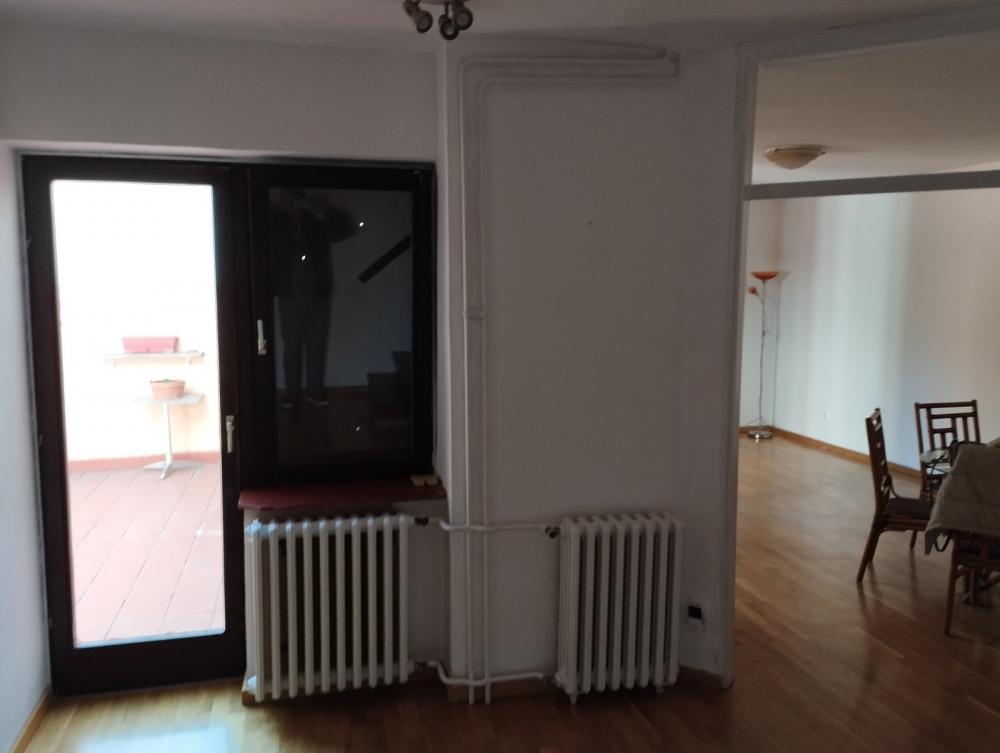 Izdaje se porodična kuća u nizu – Bežanijska kosa ID#2407