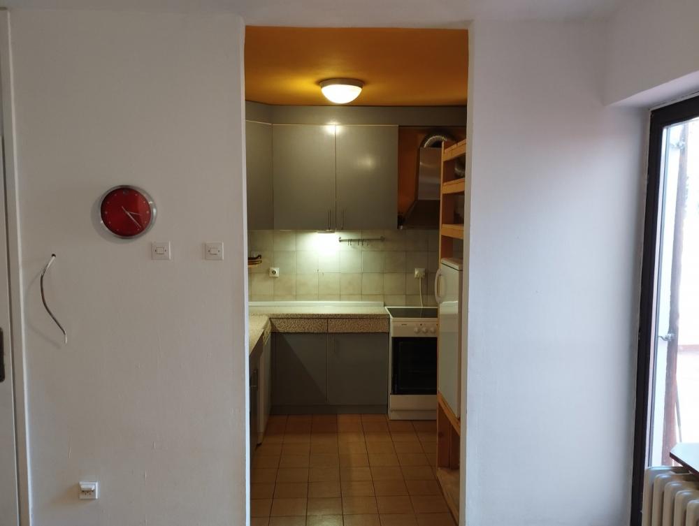 Izdaje se porodična kuća u nizu – Bežanijska kosa ID#2407