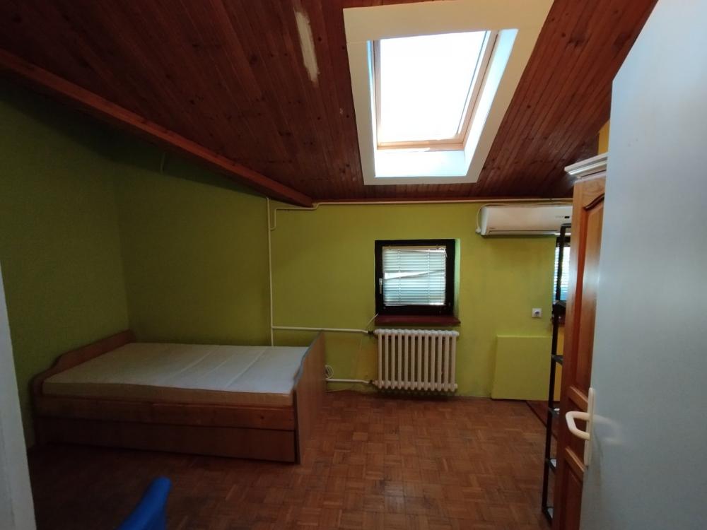 Izdaje se porodična kuća u nizu – Bežanijska kosa ID#2407