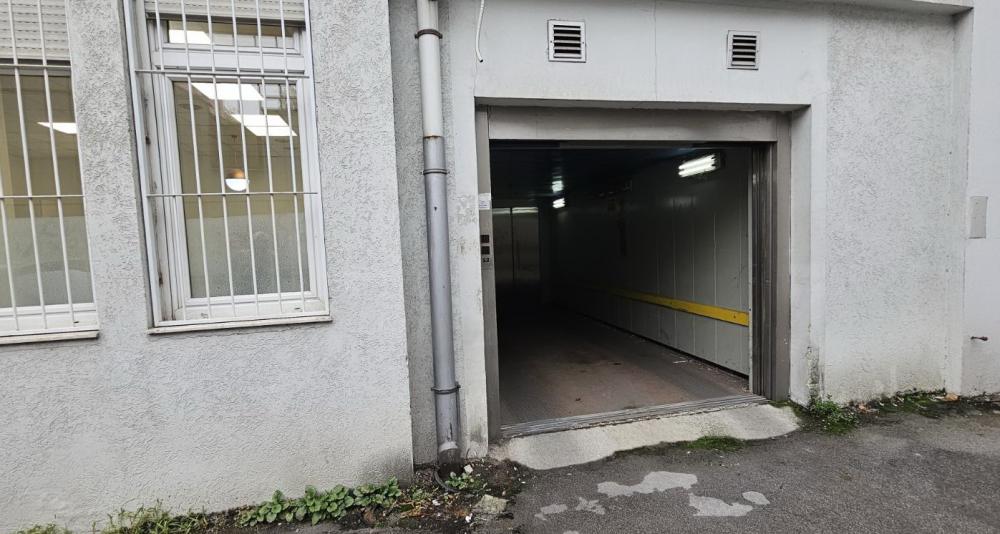 Garažno mesto - početak ul. Dimitrija Tucovića ID#2415