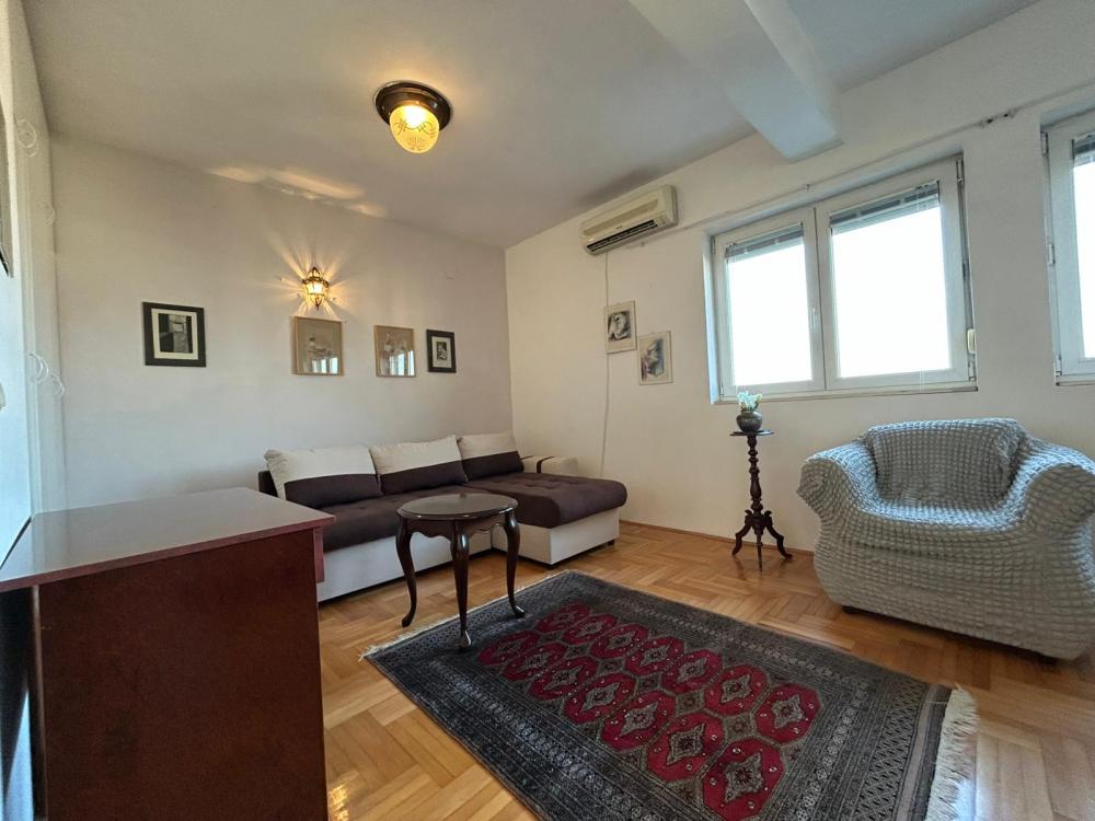 Gornji Dorćol–stan sa pogledom na Dunav-40 m2-550 € ID#2416