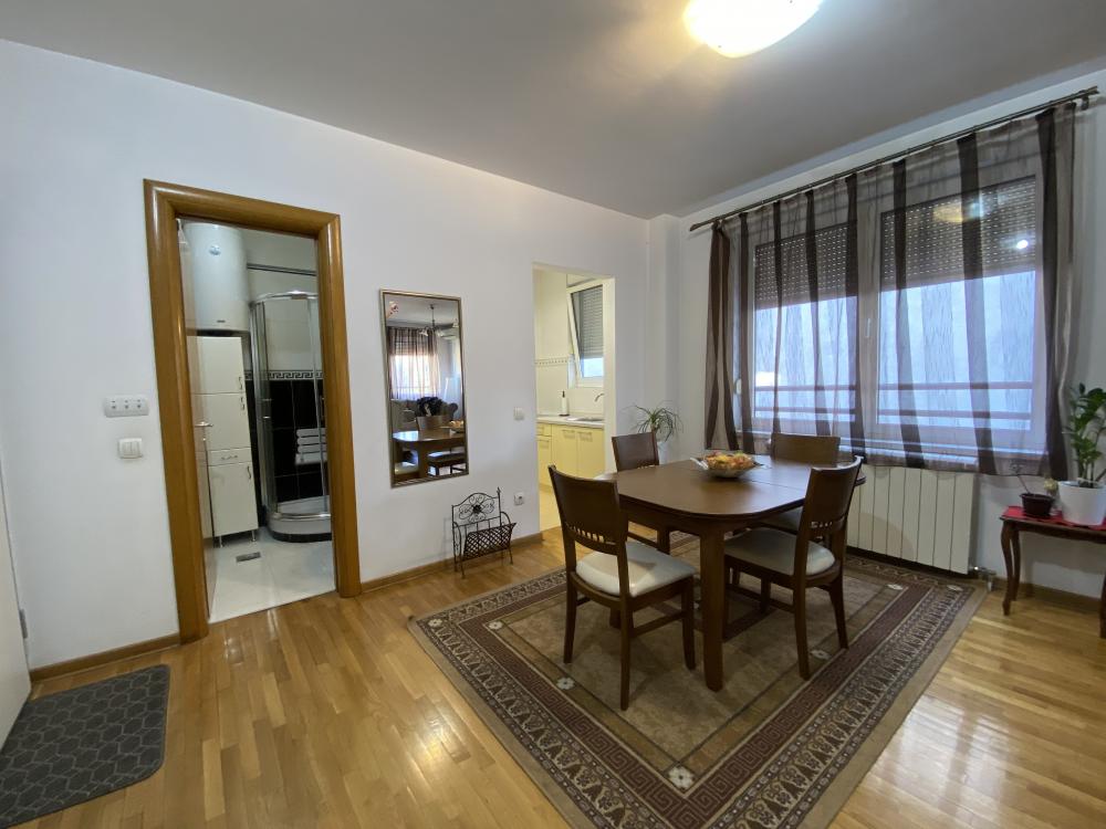 Stan kod Djeram pijace 60m2 - opcija Garaže ID#2421