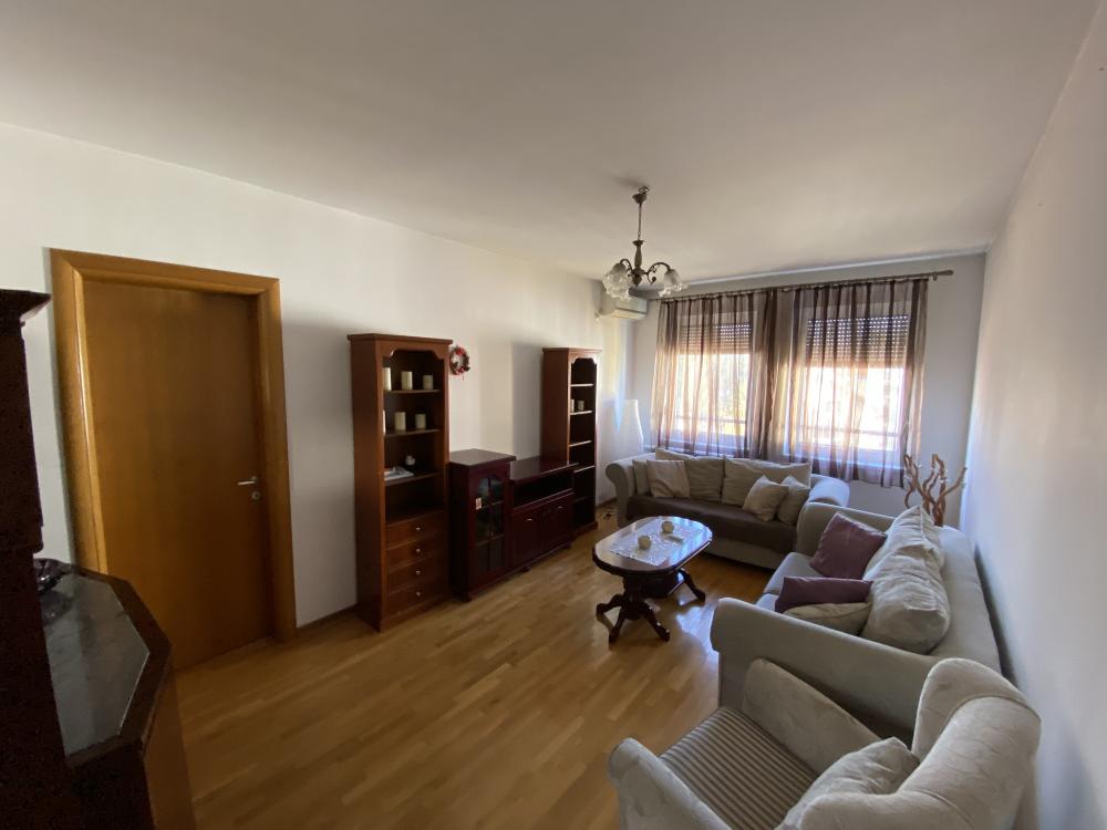 Stan kod Djeram pijace 60m2 - opcija Garaže ID#2421