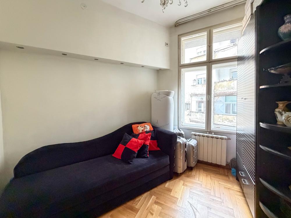 Na prodaju salonski stan na top lokaciji ID#2423