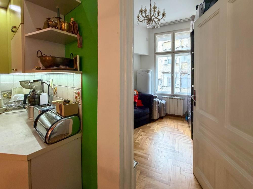 Na prodaju salonski stan na top lokaciji ID#2423