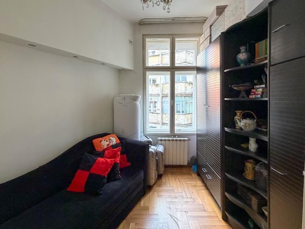 Na prodaju salonski stan na top lokaciji ID#2423