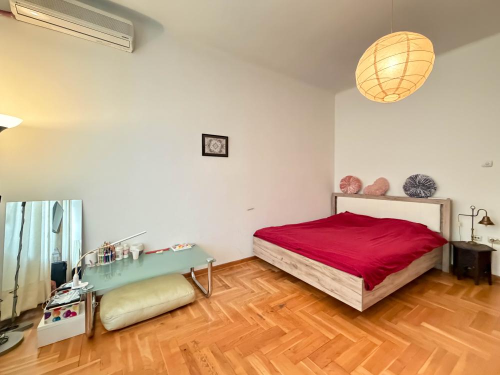 Na prodaju salonski stan na top lokaciji ID#2423