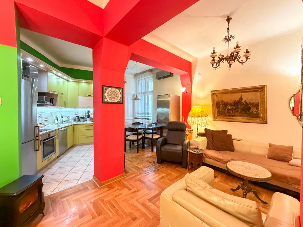 Na prodaju salonski stan na top lokaciji ID#2423