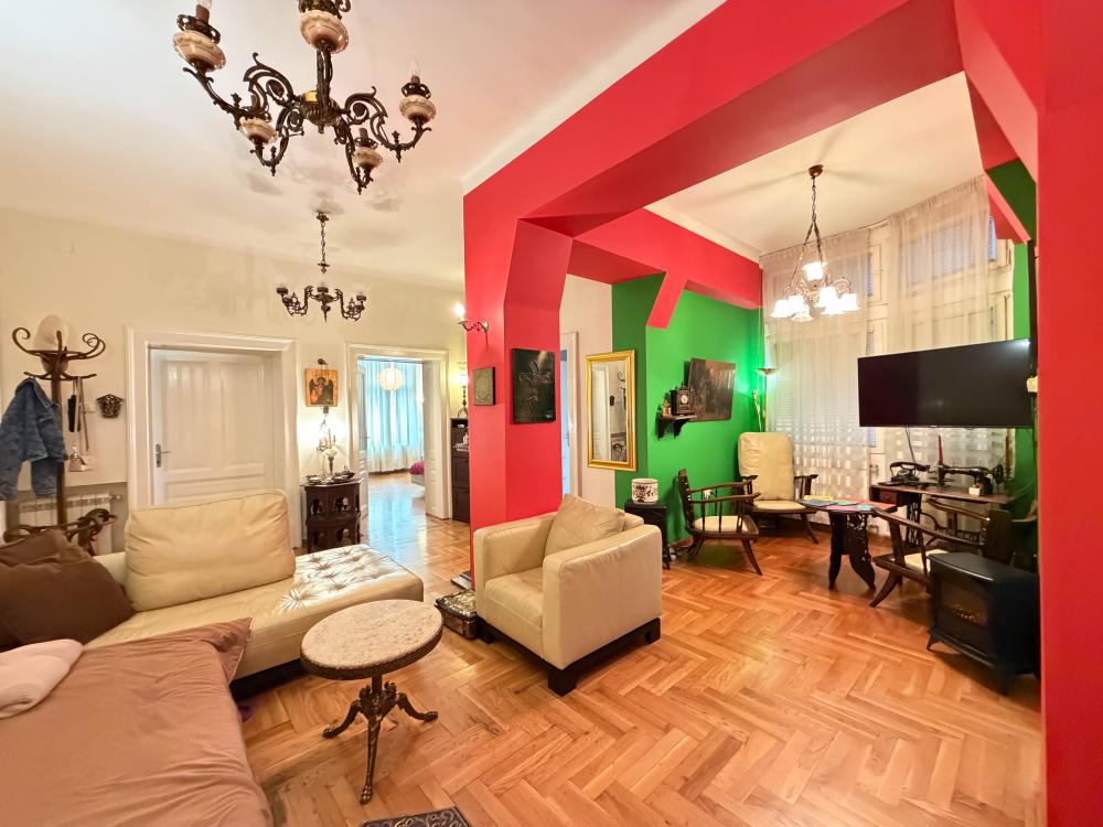 Na prodaju salonski stan na top lokaciji ID#2423