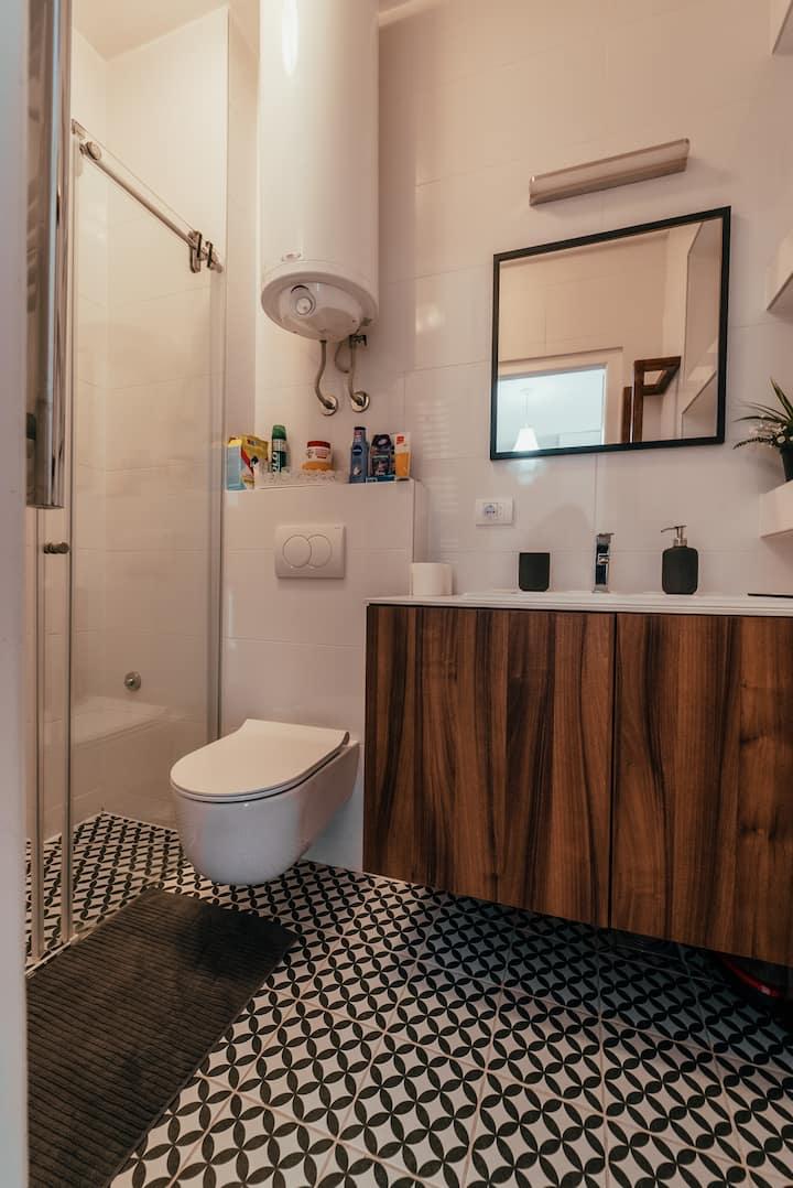 Izdaje se renoviran stan na top lokaciji ID#2424