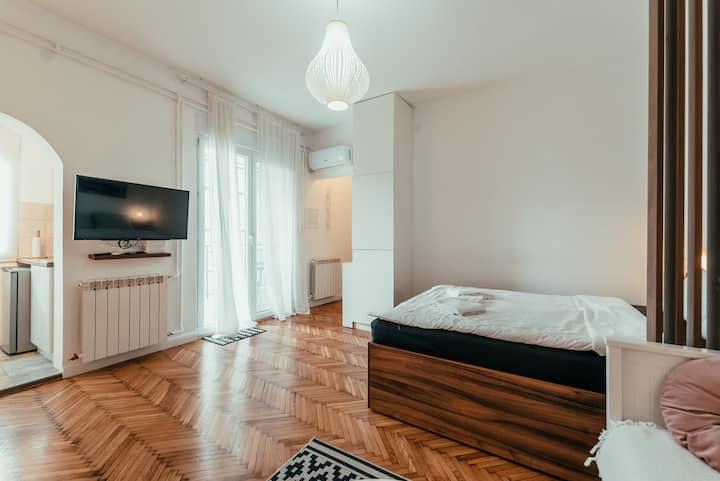 Izdaje se renoviran stan na top lokaciji ID#2424