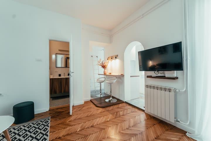 Izdaje se renoviran stan na top lokaciji ID#2424