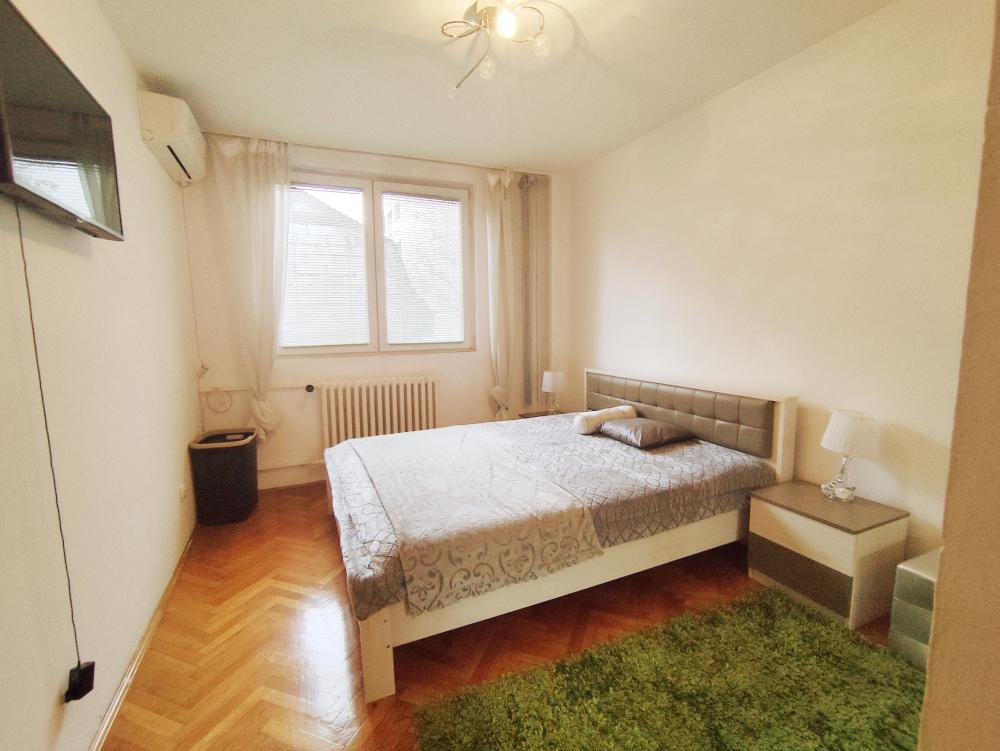 Trg republike - Braće Jugovića. 2.0 =800e ID#2427