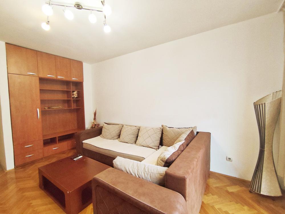 Trg republike - Braće Jugovića. 2.0 =800e ID#2427