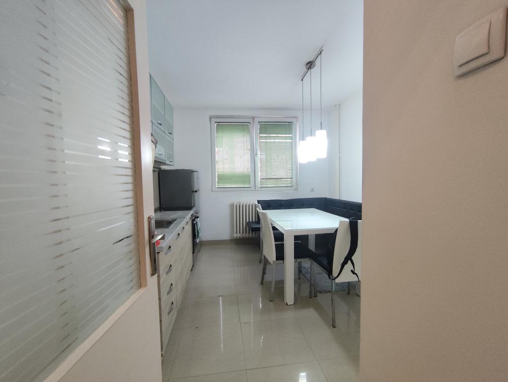 Trg republike - Braće Jugovića. 2.0 =800e ID#2427