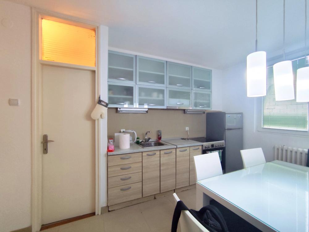 Trg republike - Braće Jugovića. 2.0 =800e ID#2427