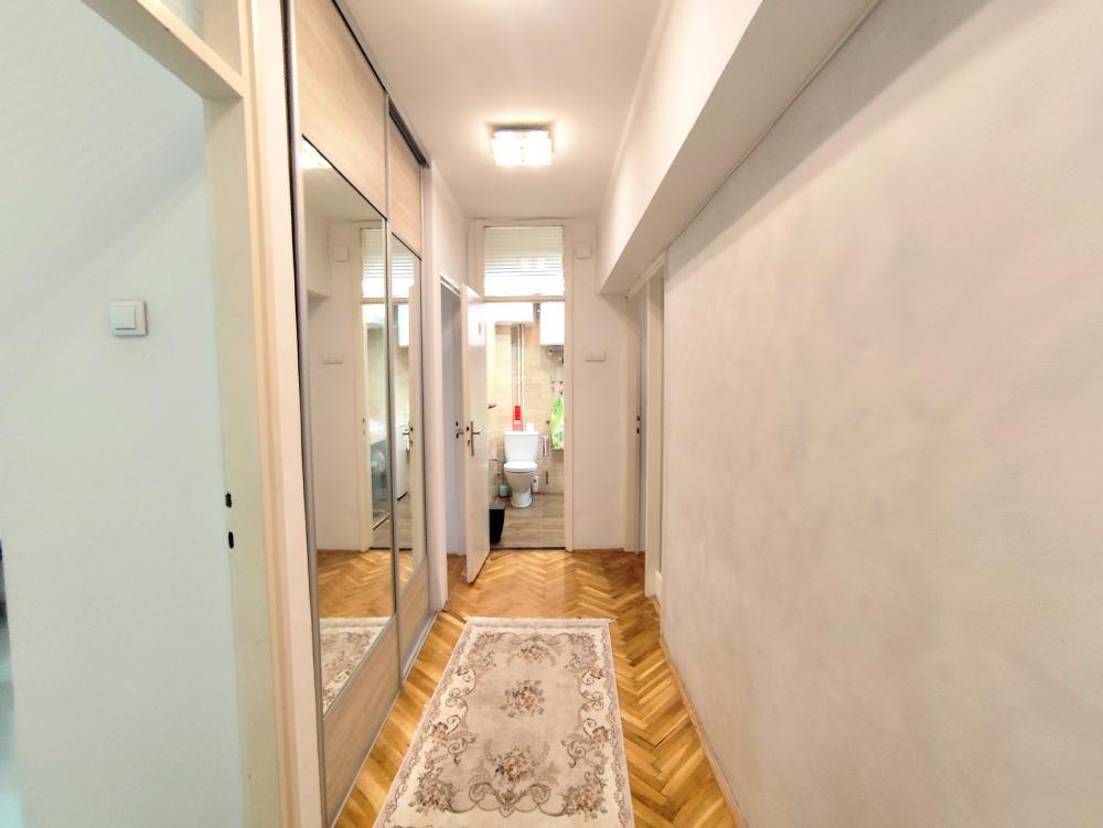 Trg republike - Braće Jugovića. 2.0 =800e ID#2427