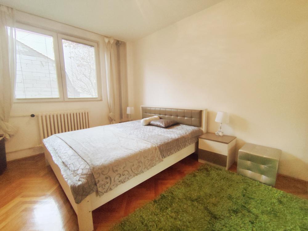 Trg republike - Braće Jugovića. 2.0 =800e ID#2427