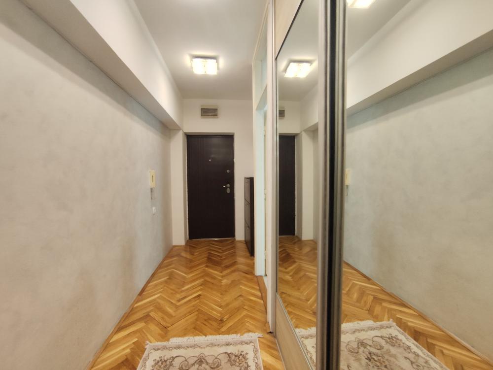 Trg republike - Braće Jugovića. 2.0 =800e ID#2427