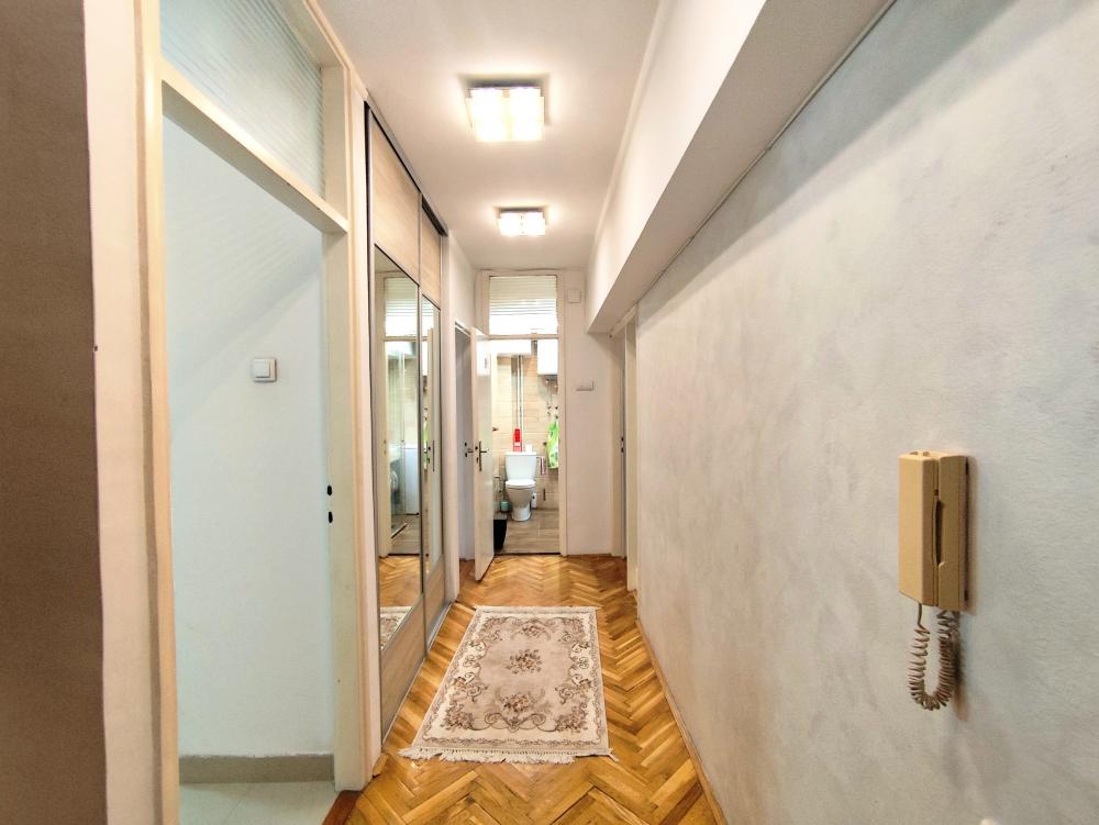 Trg republike - Braće Jugovića. 2.0 =800e ID#2427