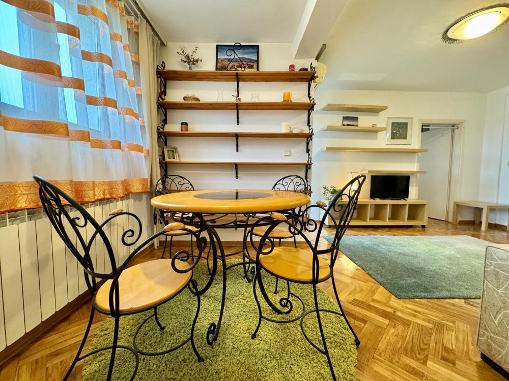 Odličan stan u blizini Američke ambasade ID#2435