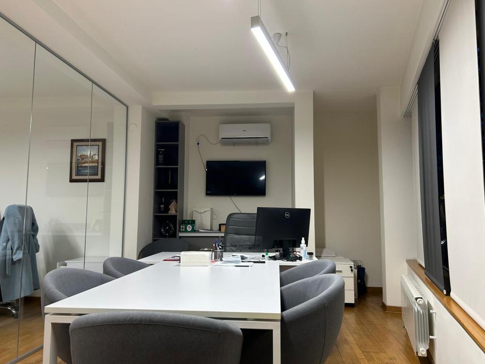 Izdaje se Poslovni Prostor-Takovska/Kraljice Marije-150m2 ID#2437