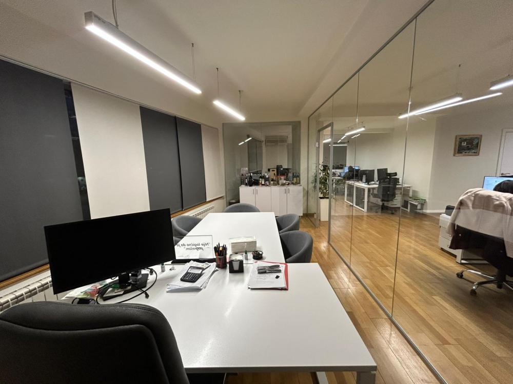 Izdaje se Poslovni Prostor-Takovska/Kraljice Marije-150m2 ID#2437