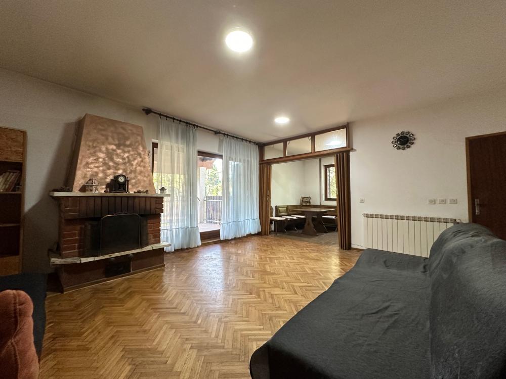 Kuća na Avali sa velikim dvorištem ID#2440