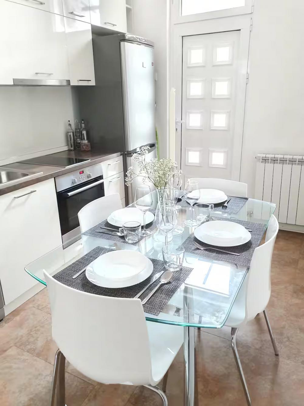 Izdaje se stan 91m2-3 spavaće sobe u samom centru Beograda ID#2442