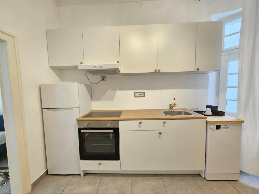 Izdaje se salonski stan 82m2,Hram Svetog Save ID#2443