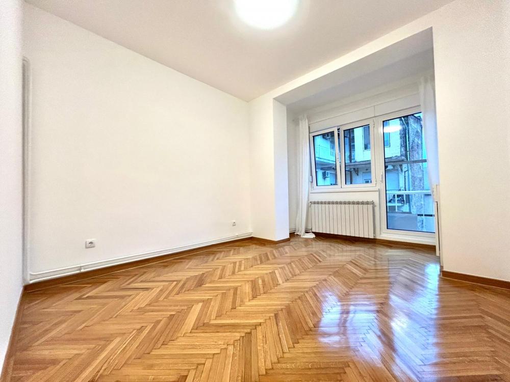 Izdaje se Kralja Petra-Dve spavaće 70m2 Lux ID#2458