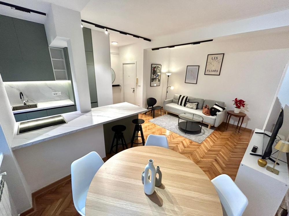 Izdaje se Kralja Petra-Dve spavaće 70m2 Lux ID#2458