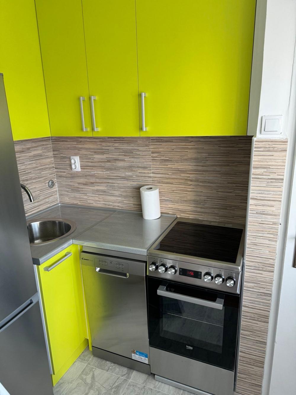 Izdaje se stan – Dedinje, preko puta Hyde Parka ID#2465