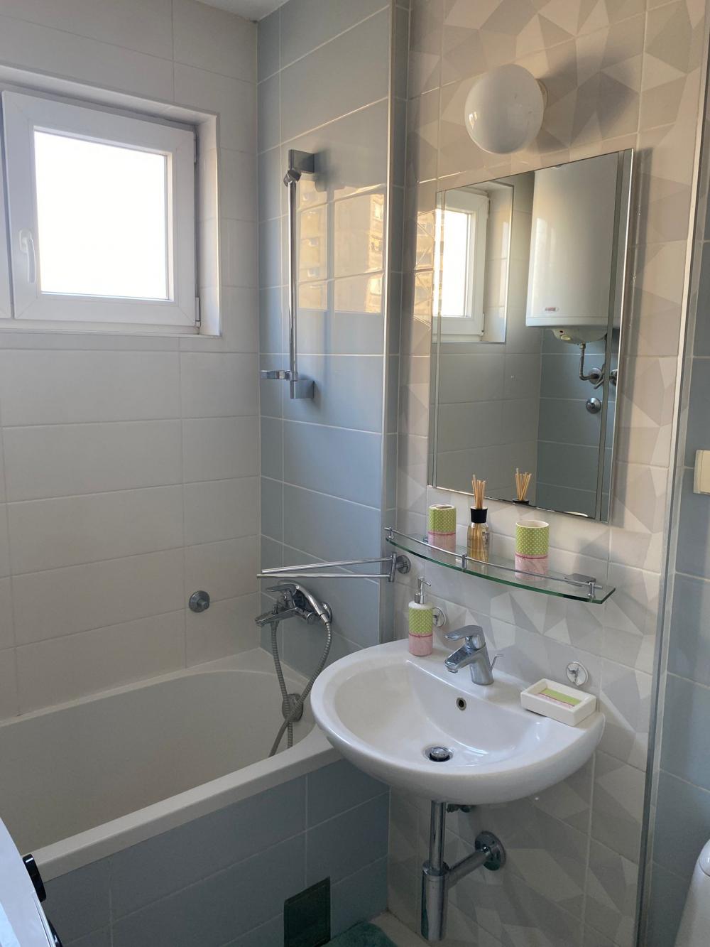 Izdaje se stan – Dedinje, preko puta Hyde Parka ID#2465