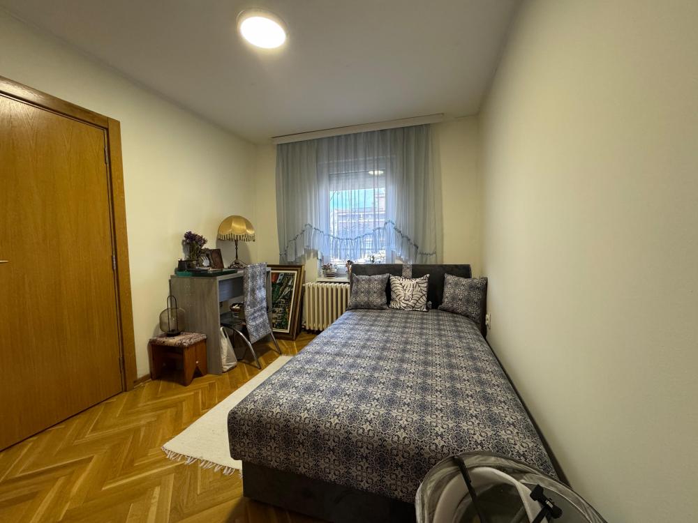 Odlčan stan u centru sa parking mestom i velikim terasama ID#2477