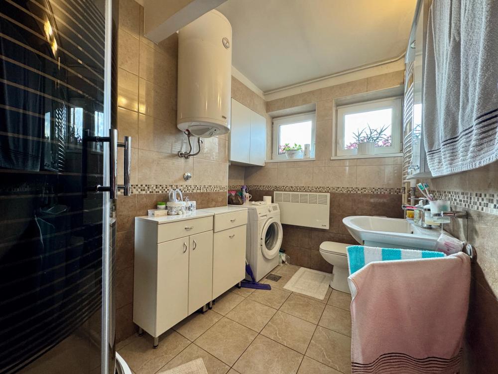 Odlčan stan u centru sa parking mestom i velikim terasama ID#2477