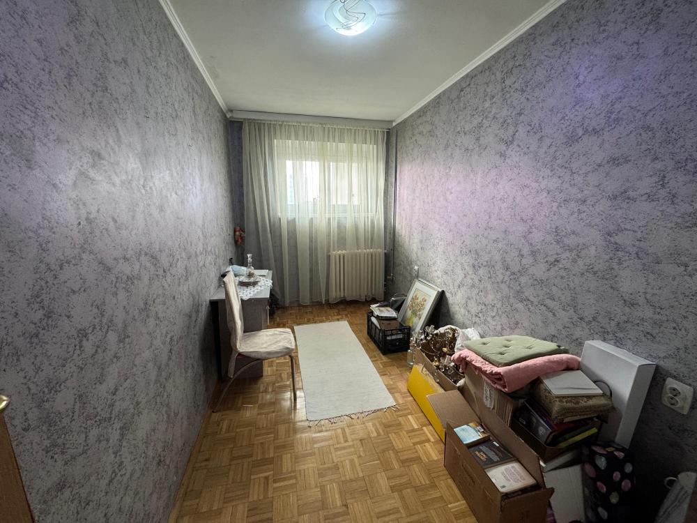 Odlčan stan u centru sa parking mestom i velikim terasama ID#2477