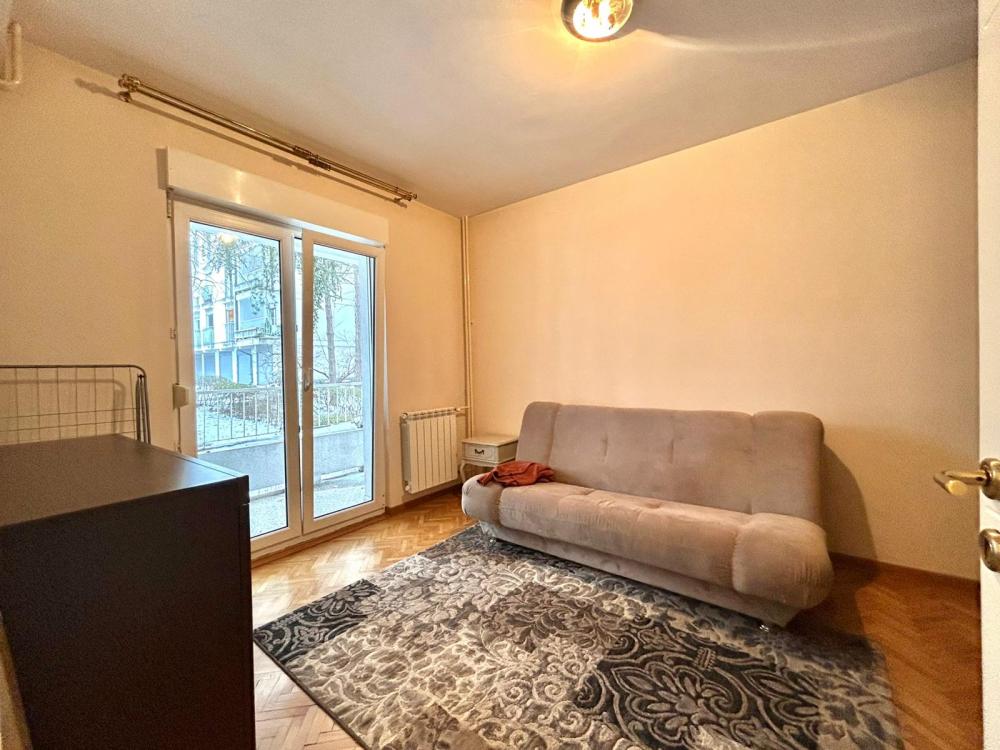 Izdaje se stan 77m2-Čukarički stadion 2 spavaće ID#2480