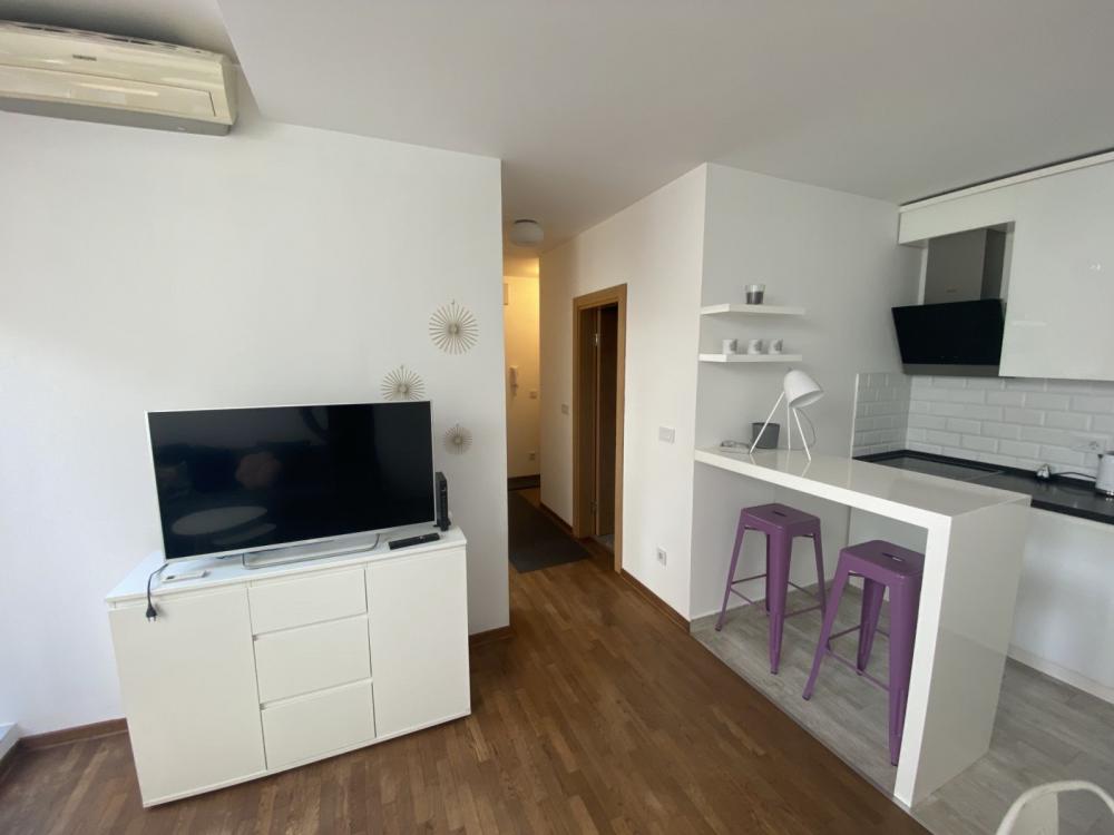 Moderan 40m2 - Dorćol, odvojena spavaća ID#2481