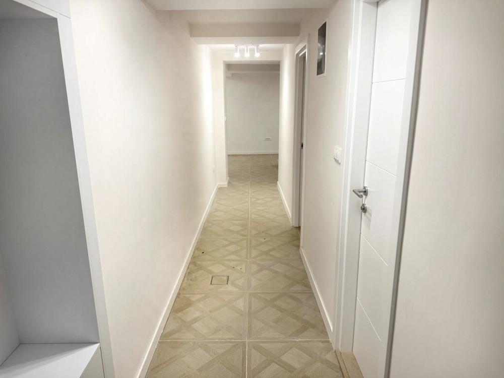 Renoviran dvosoban stan/poslovni prostor - CENTAR ID#2498