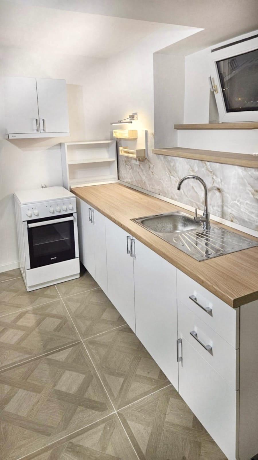 Renoviran dvosoban stan/poslovni prostor - CENTAR ID#2498