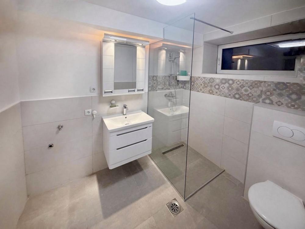 Renoviran dvosoban stan/poslovni prostor - CENTAR ID#2498