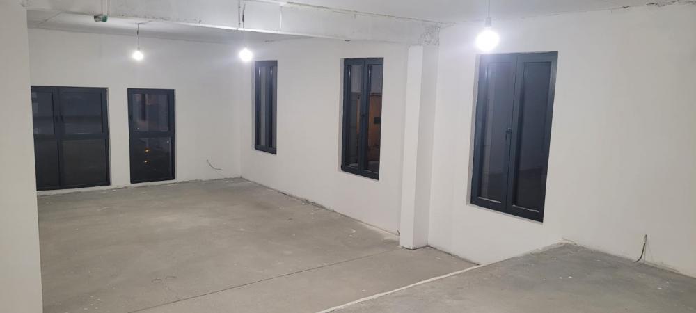 Na prodaju poslovni prostor u novogradnji-Vračar ID#2506