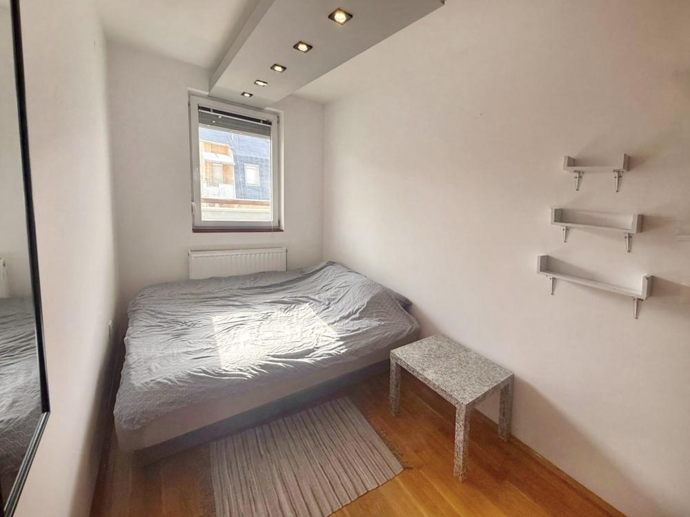 Dvosoban namešten stan|Partizanski blok|Zgrada novije gradnje ID#2526