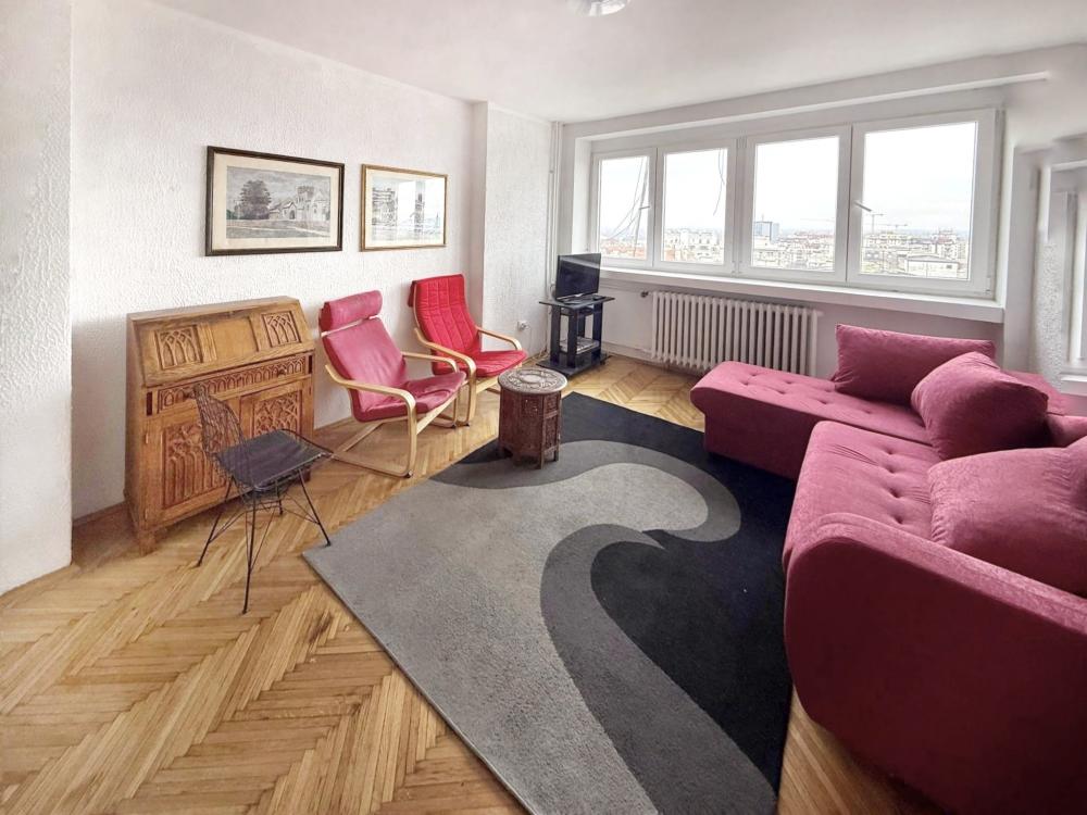 Dvosoban stan sa otvorenim pogledom|Strogi centar grada ID#2528